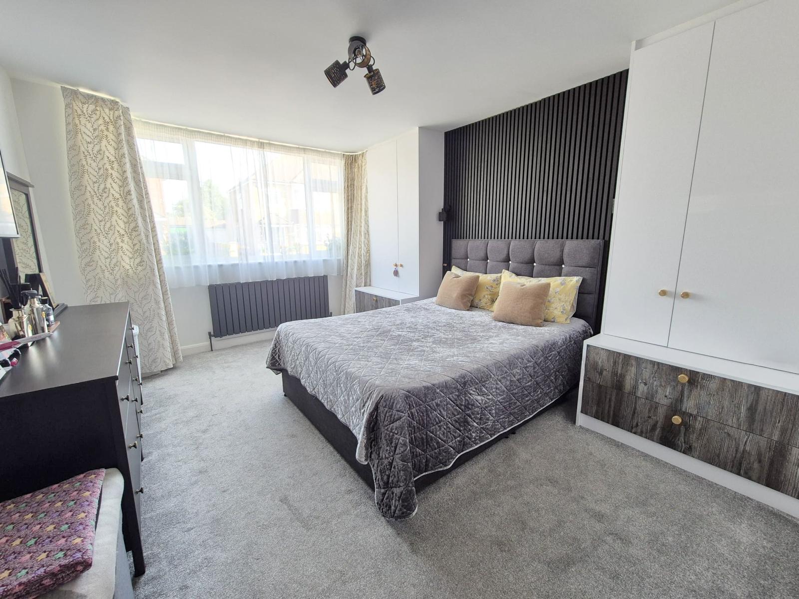 Semi Detached House for sale in Dunstable, Leafields, Houghton Regis, Dunstable, LU5 5LU