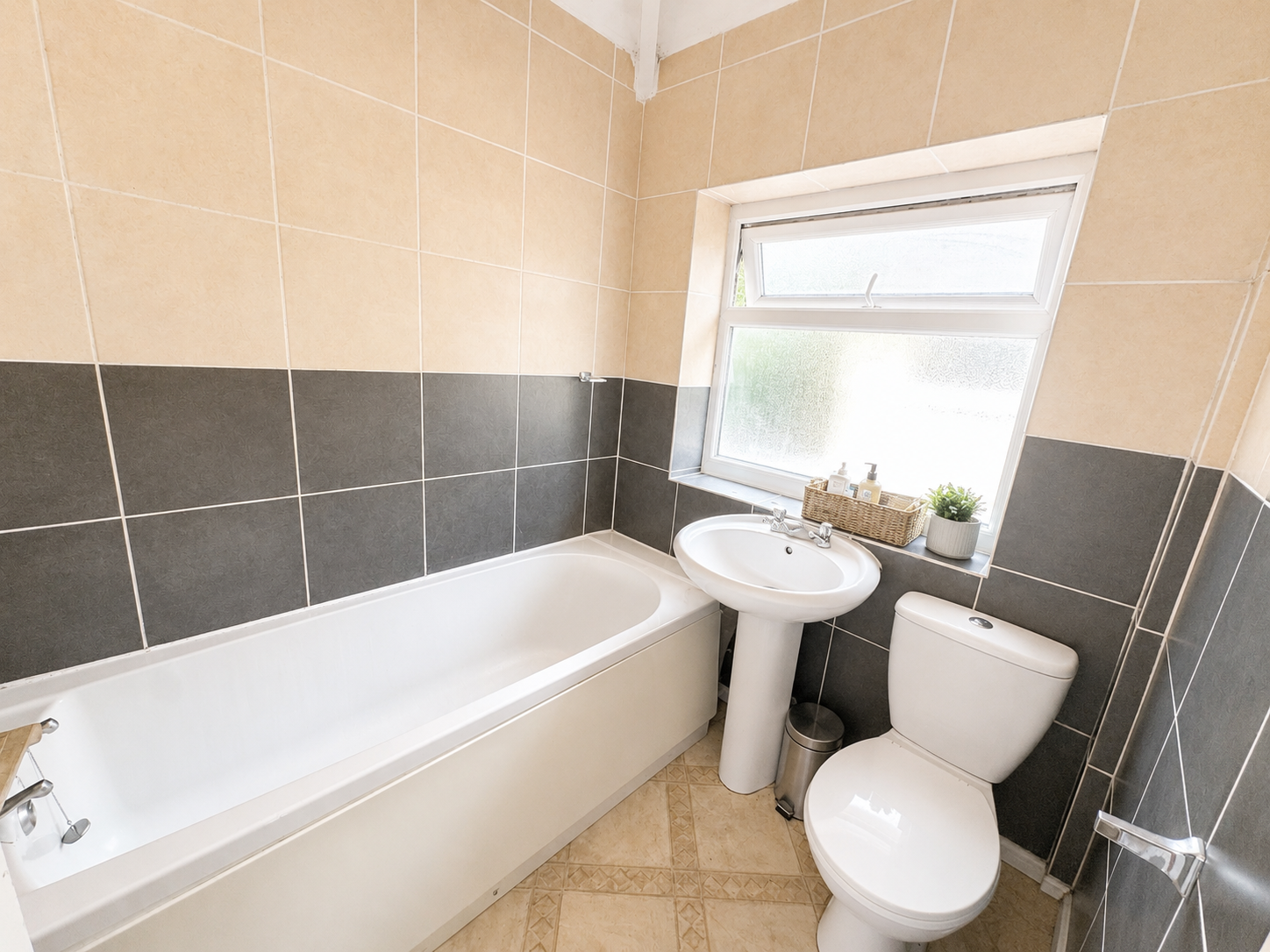 Semi Detached House for sale in Leicester, Astill Drive, Abbey, Leicester, LE4 2PB