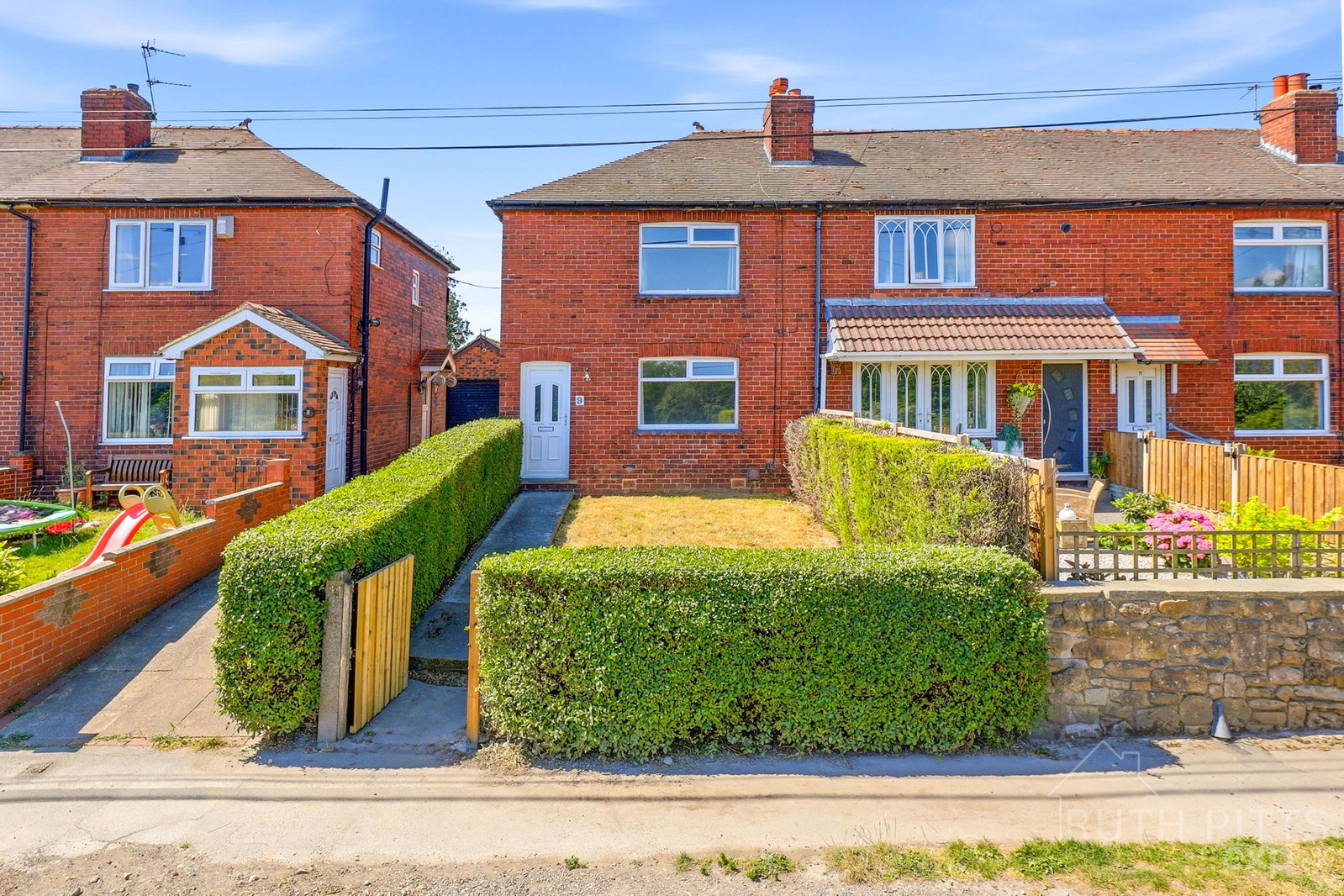 End Of Terrace House in Wakefield
