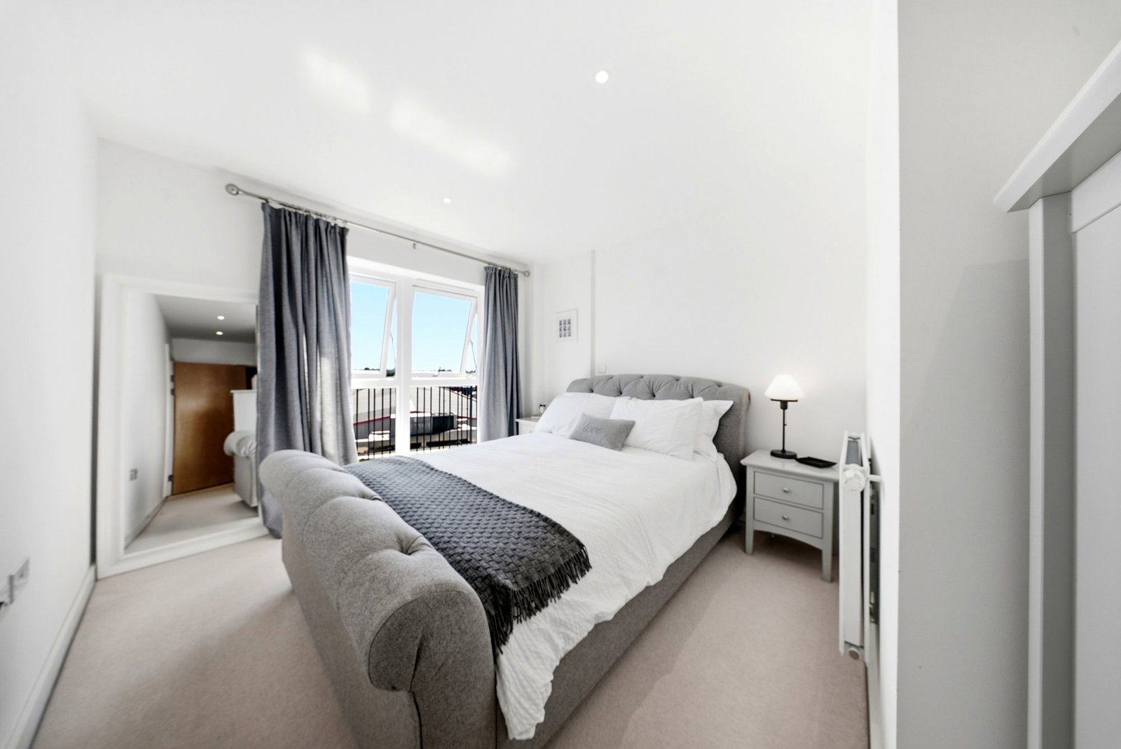 Flat for sale in Stanmore, Royal Court, Howard Road, Stanmore, HA7 1FT, 936 m²