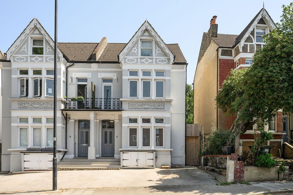 Ground Floor Flat in London