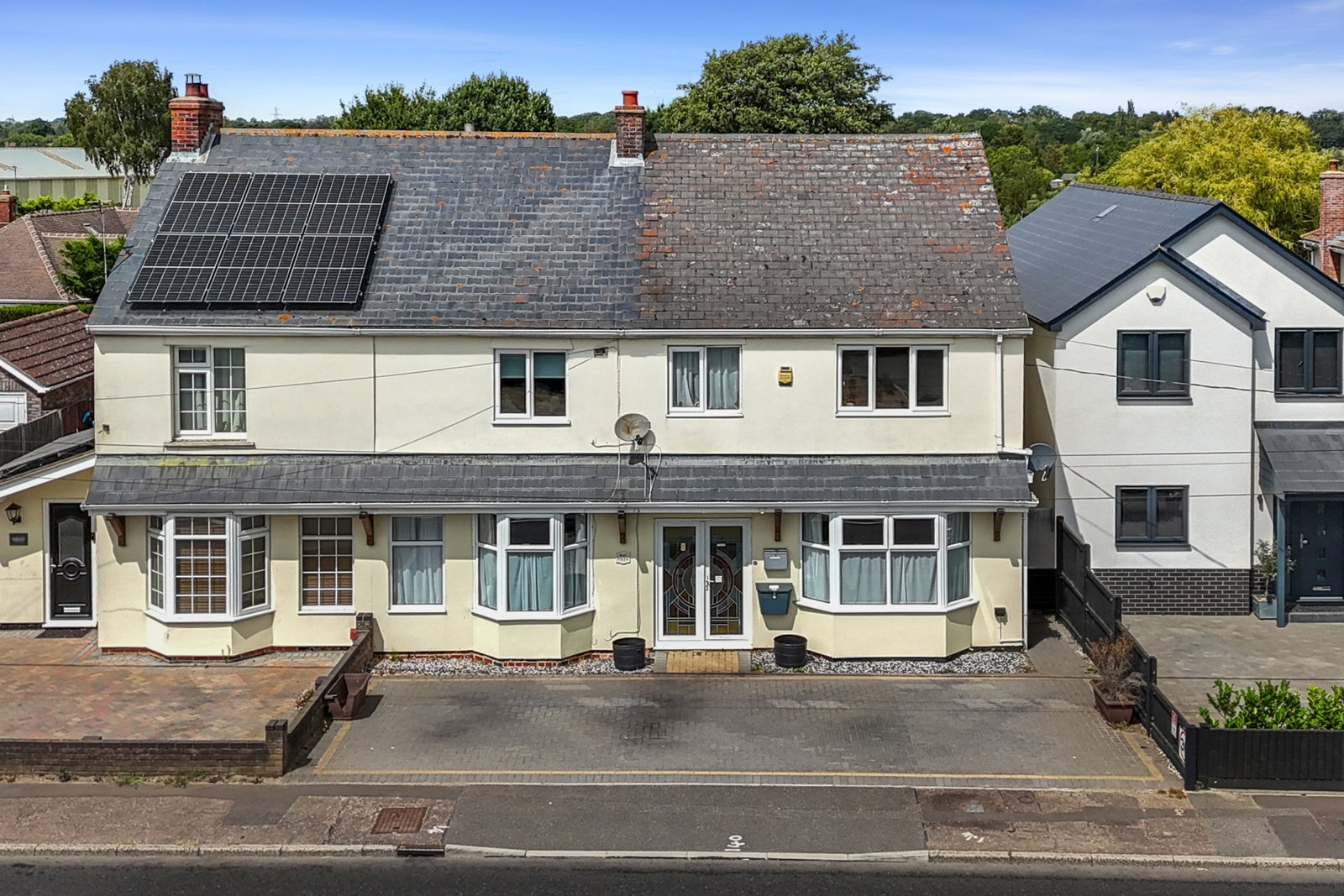 Semi Detached House for sale in Clacton-On-Sea, Thorpe Road, Weeley, Clacton-On-Sea, 2110 m²