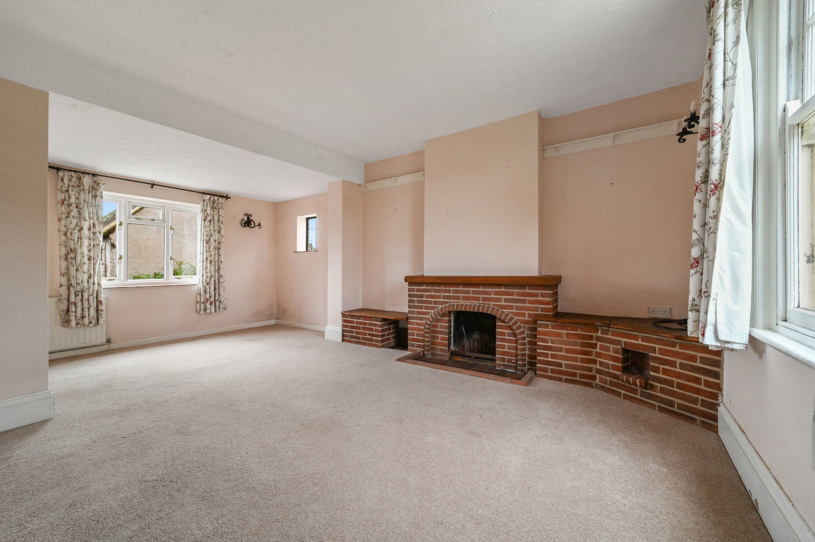 Detached House for sale in Colchester, St. Marys Road, Great Bentley, 1903 m²