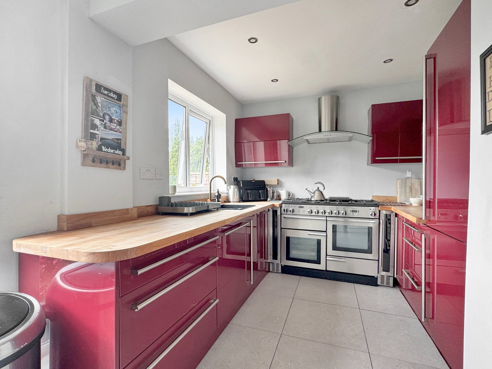 Semi Detached House for sale in Stockport, Links Road, Marple, Stockport SK6, 1279 m²
