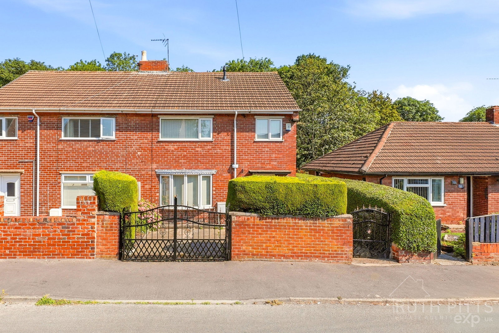 Semi Detached House in Pontefract