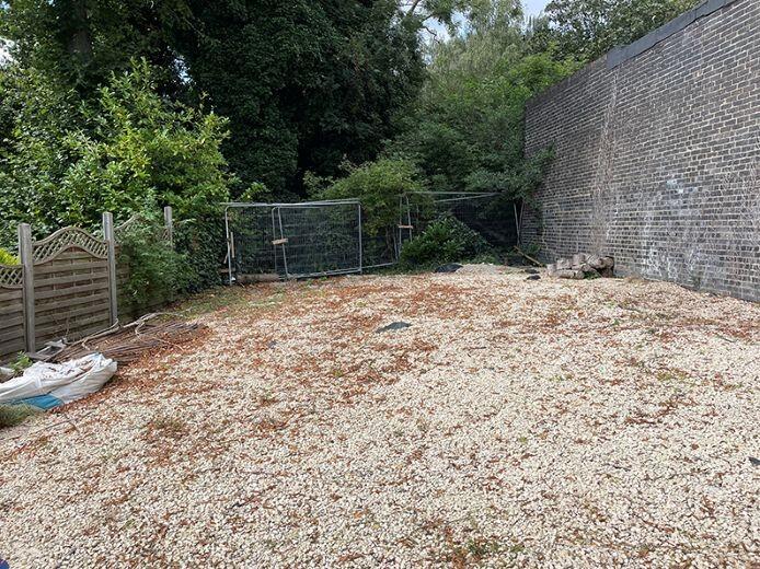 Plot in London