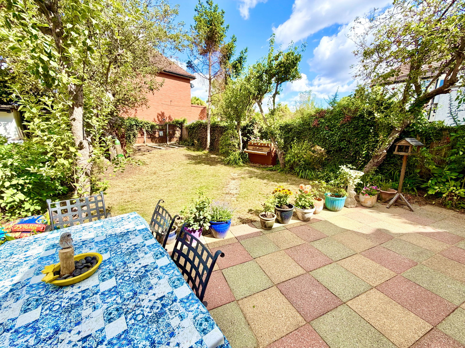 Semi Detached House for sale in London, Lewgars Avenue, Kingsbury, London, NW9 8AS