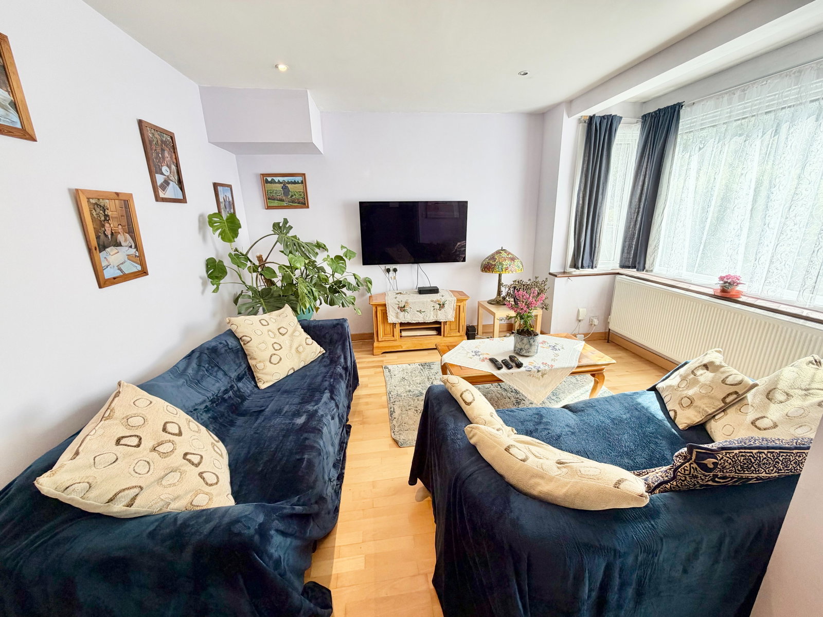 Semi Detached House for sale in London, Lewgars Avenue, Kingsbury, London, NW9 8AS