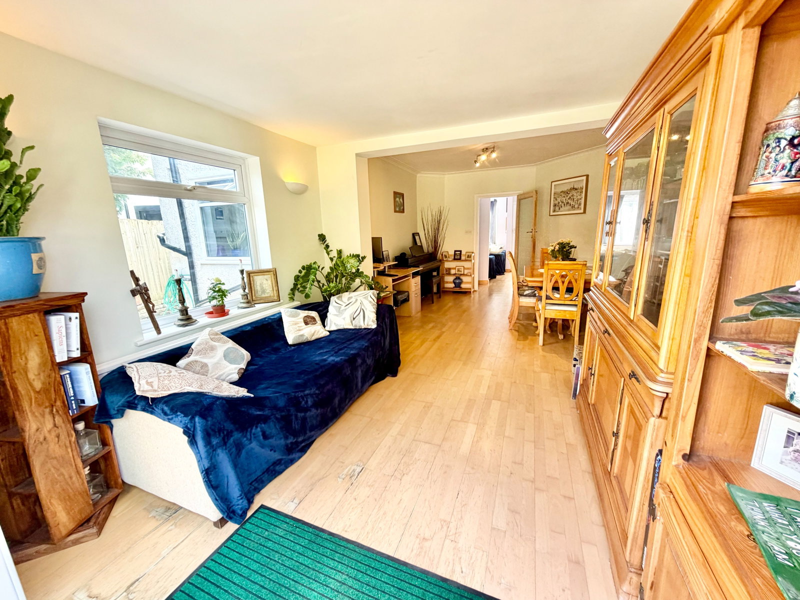 Semi Detached House for sale in London, Lewgars Avenue, Kingsbury, London, NW9 8AS