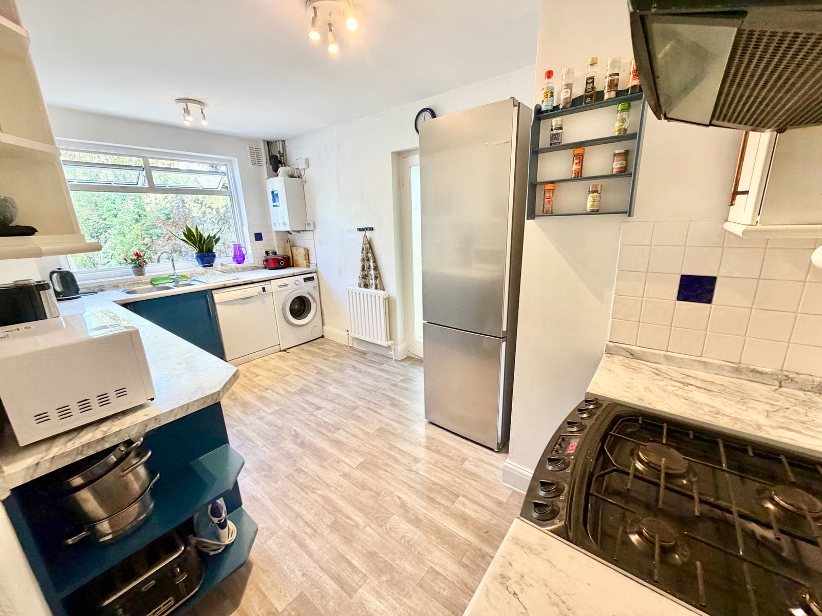 Semi Detached House for sale in London, Lewgars Avenue, Kingsbury, London, NW9 8AS