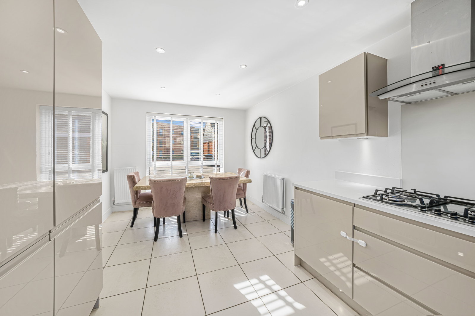 Detached House for sale in Harlow, Plumtree Drive, Gilden Park, Essex, CM17, 926 m²