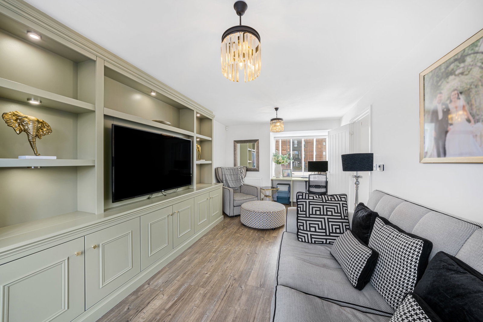 Detached House for sale in Harlow, Plumtree Drive, Gilden Park, Essex, CM17, 926 m²