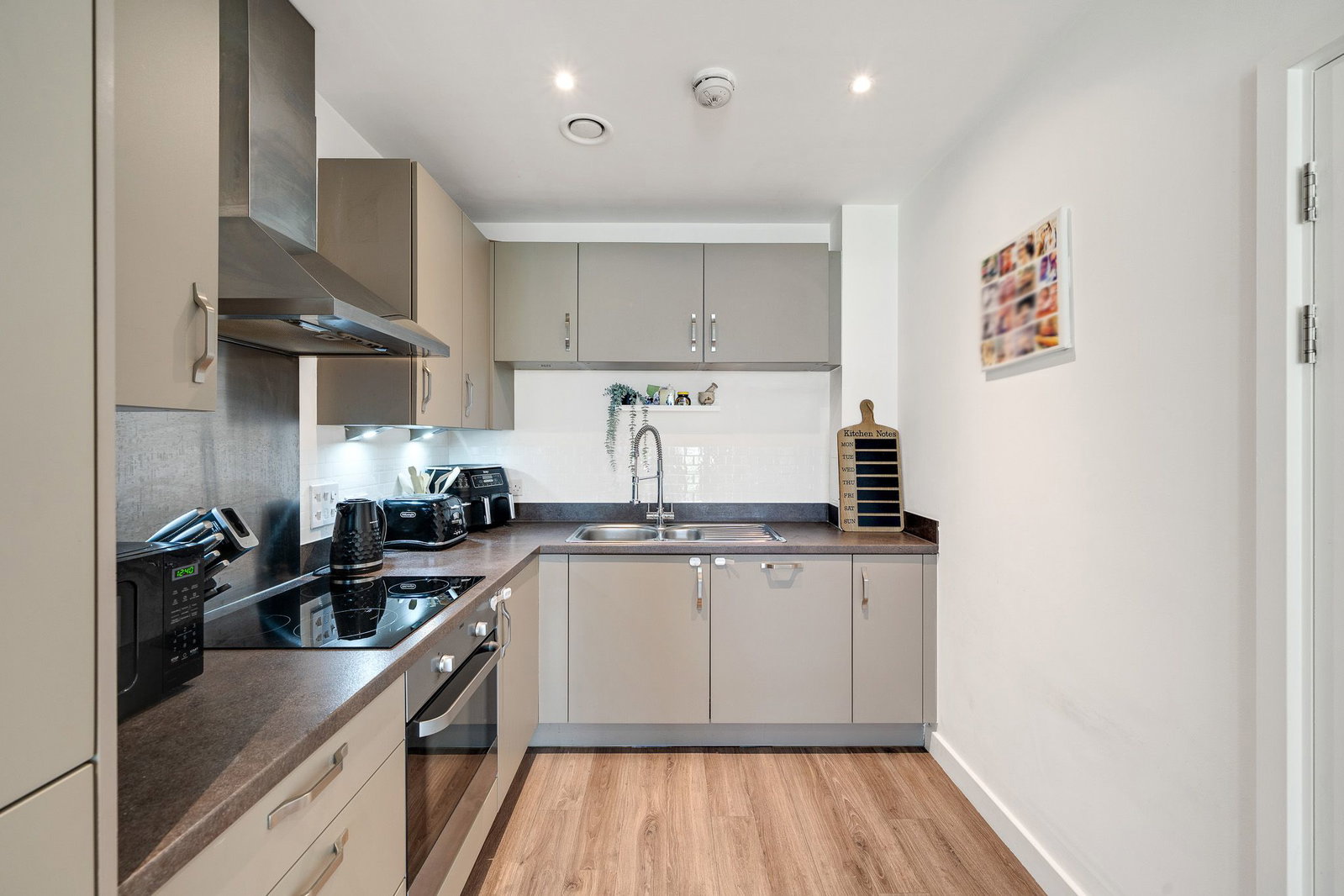 Flat for sale in London, Drummond House, Victory Parade, Woolwich SE18 6FW, 580 m²