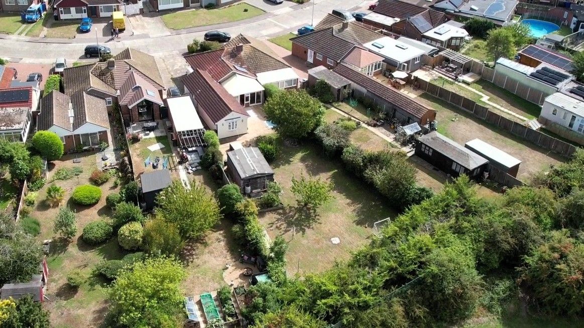 Semi Detached Bungalow for sale in Ramsgate, Cherry Tree Gardens, Ramsgate, CT12 6QS, 1132 m²
