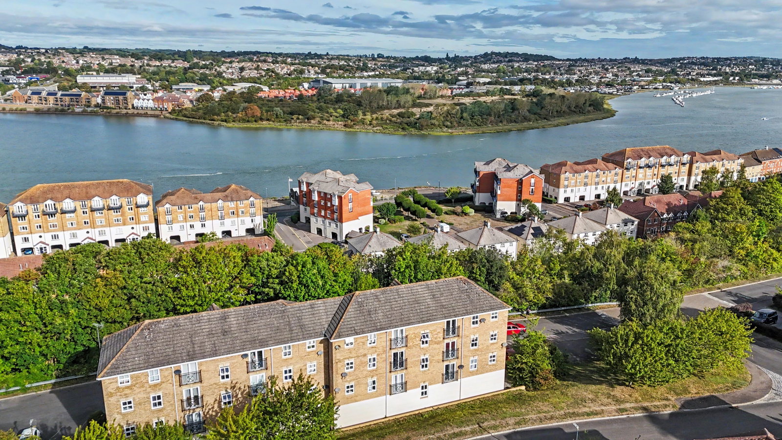 Flat for sale in Rochester, Harriet Drive, Rochester, ME1 1DY, 583 m²