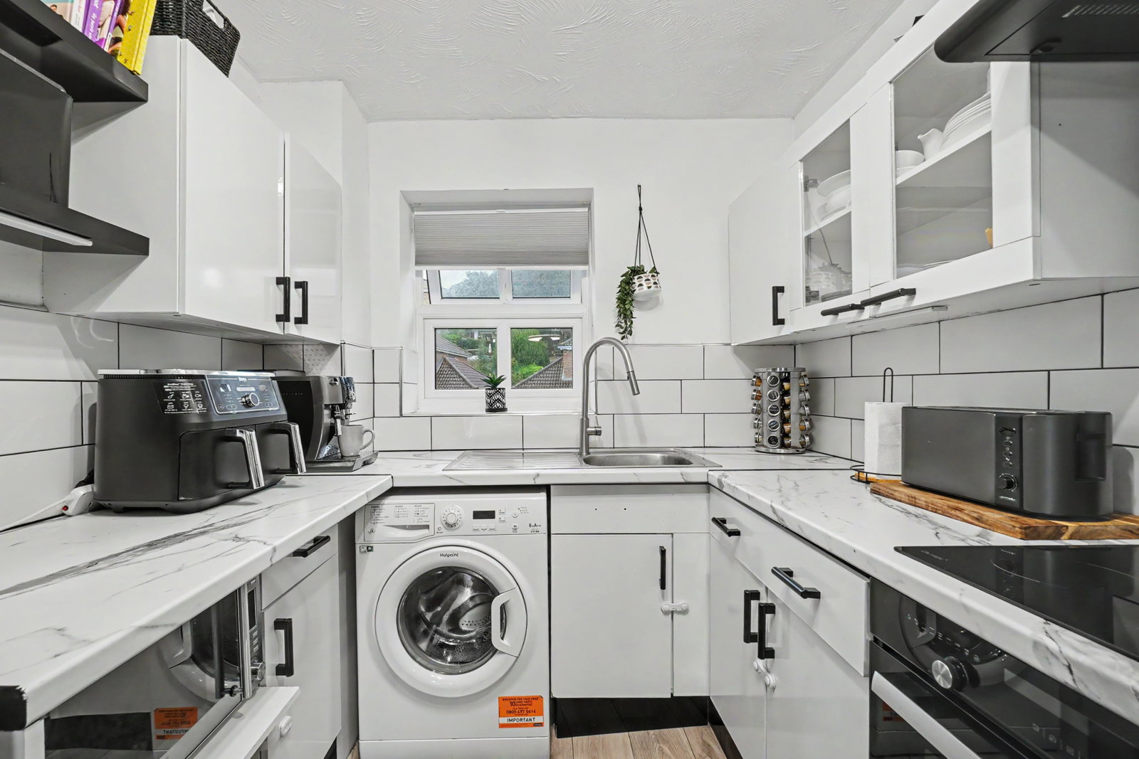 Flat for sale in Rochester, Harriet Drive, Rochester, ME1 1DY, 583 m²