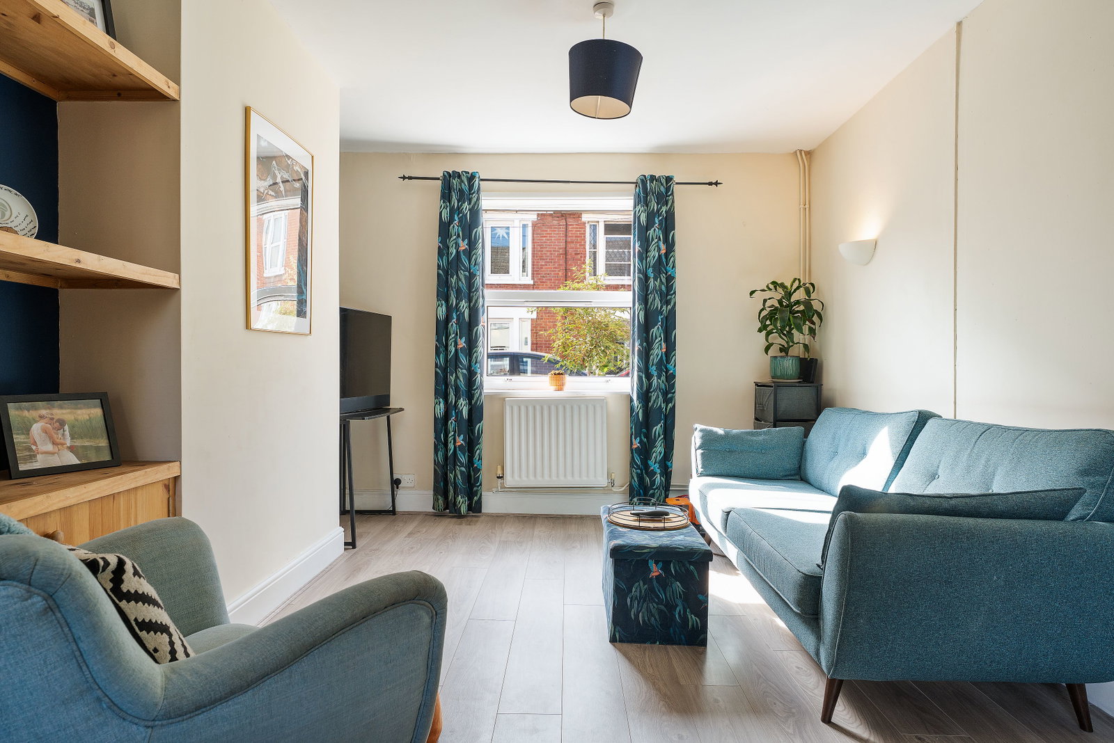 Terraced House for sale in Salisbury, Clifton Road, Salisbury, SP2, 1071 m²