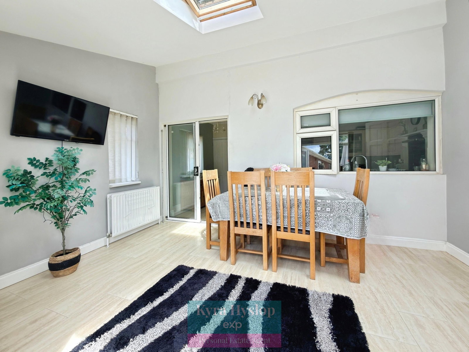 Semi Detached House in Exeter