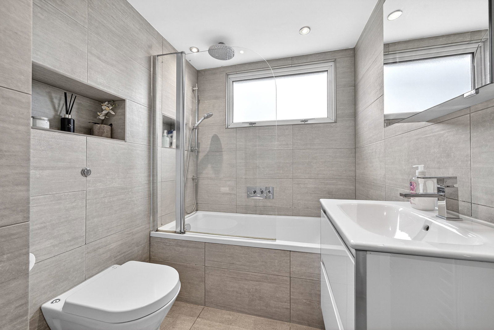 Terraced House in Borehamwood