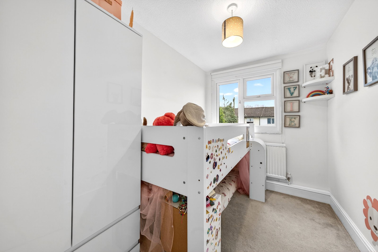 Terraced House in Borehamwood