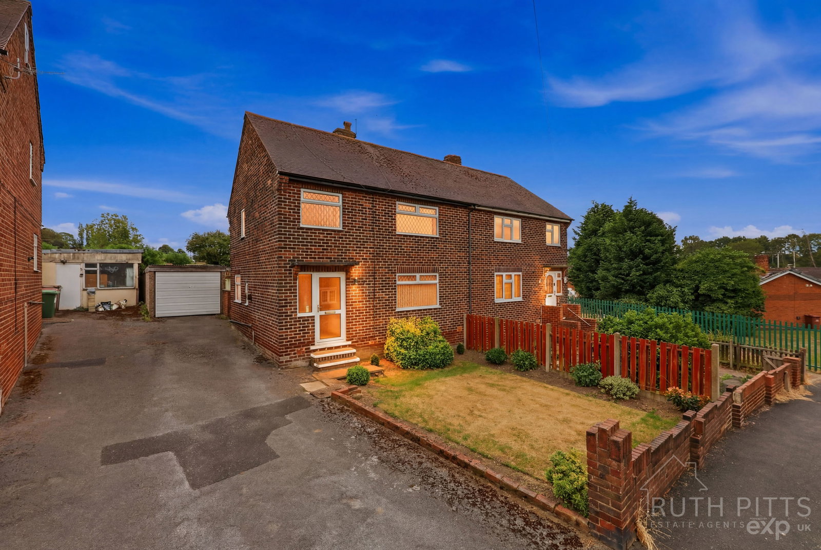 Semi Detached House in Wakefield