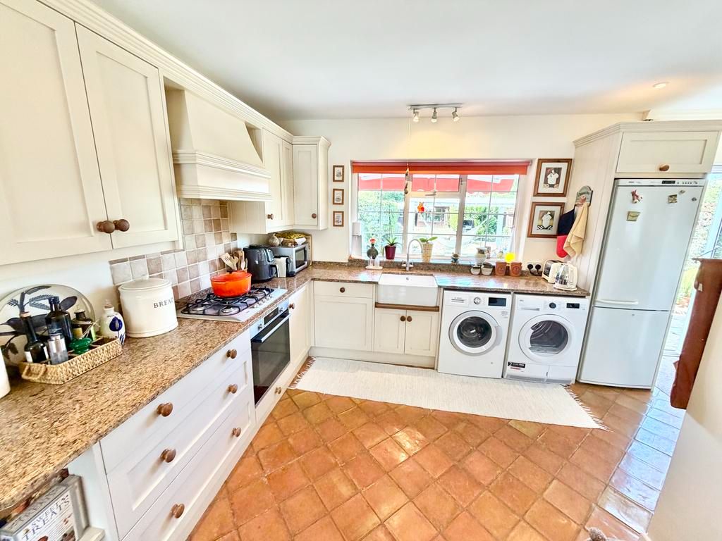 End Of Terrace House for sale in London, Stag Lane, London, NW9 9AG