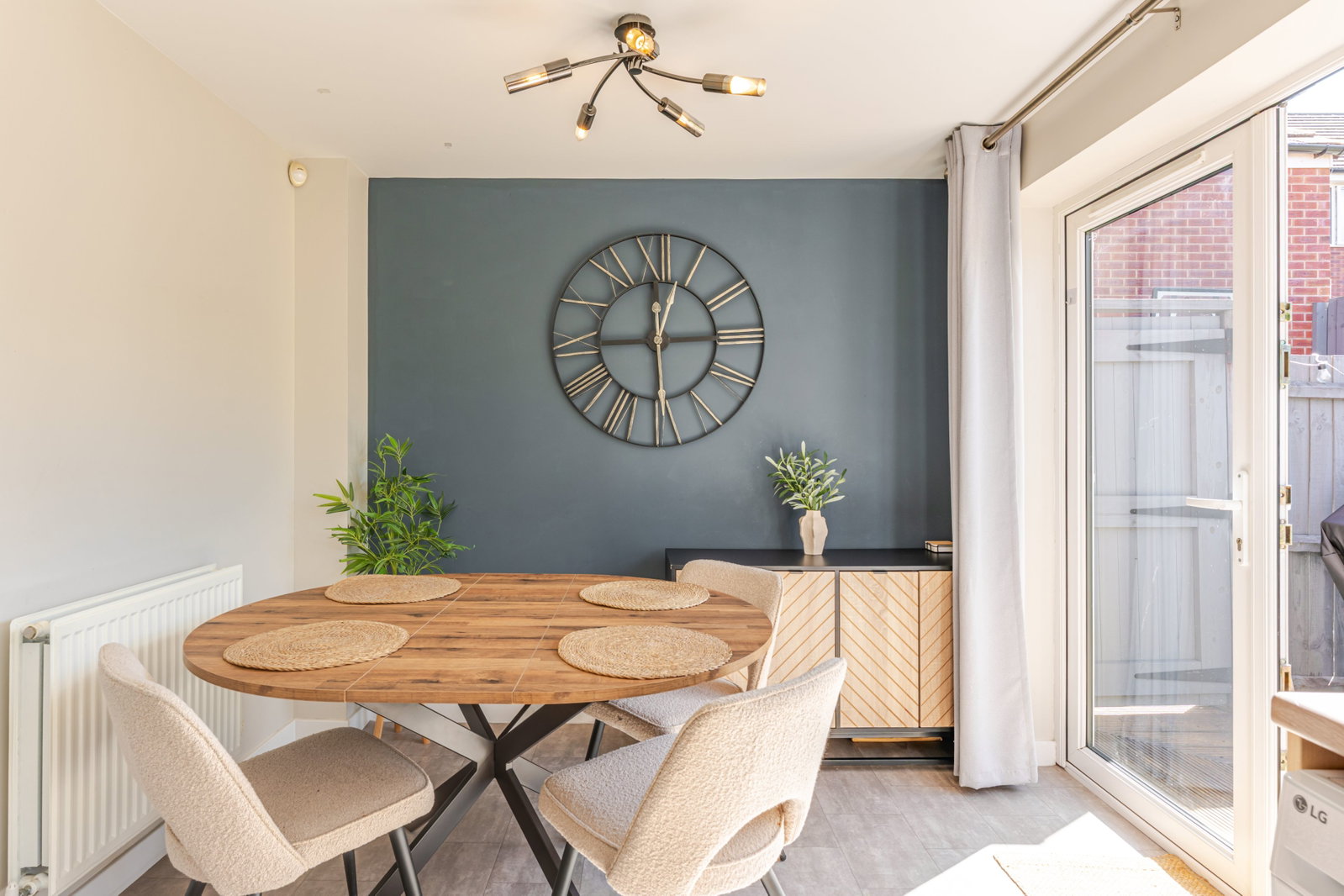Semi Detached House for sale in Leamington Spa, Butler Close, Whitnash, Leamington Spa, CV31 2DJ