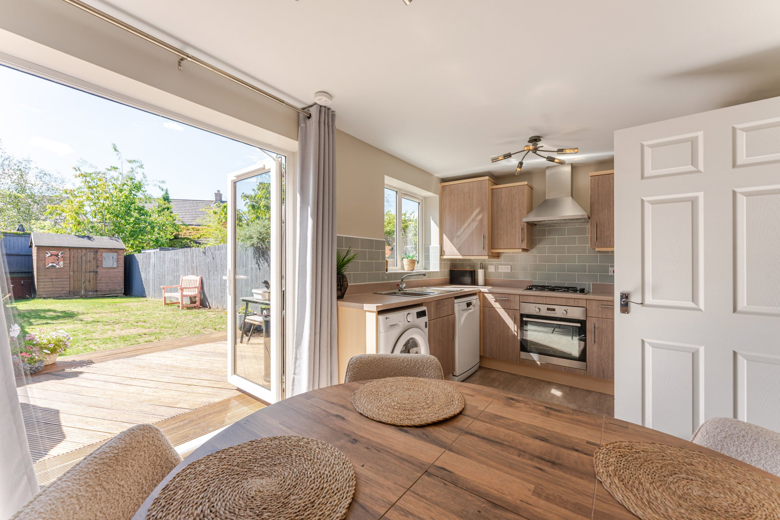 Semi Detached House for sale in Leamington Spa, Butler Close, Whitnash, Leamington Spa, CV31 2DJ