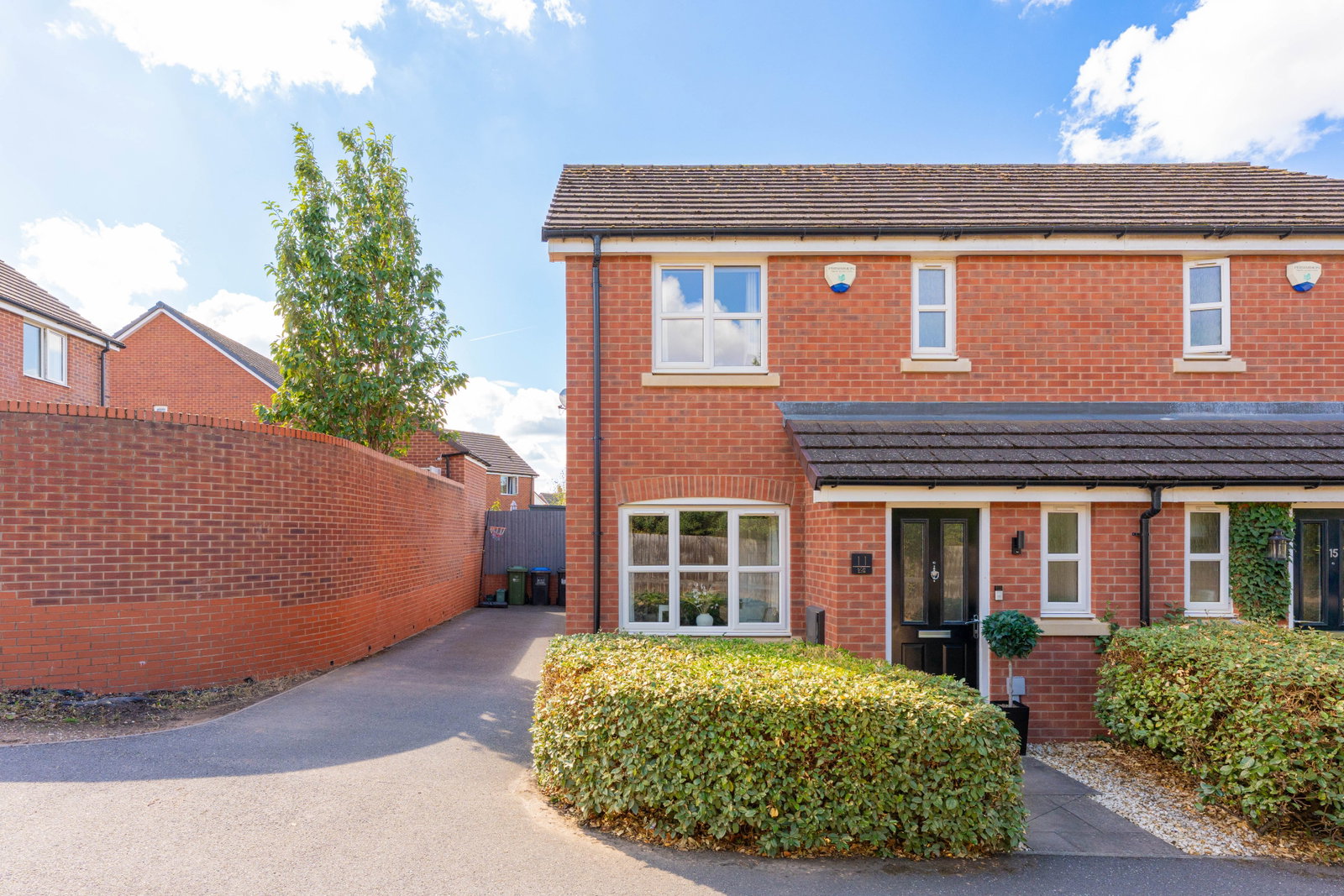 Semi Detached House for sale in Leamington Spa, Butler Close, Whitnash, Leamington Spa, CV31 2DJ