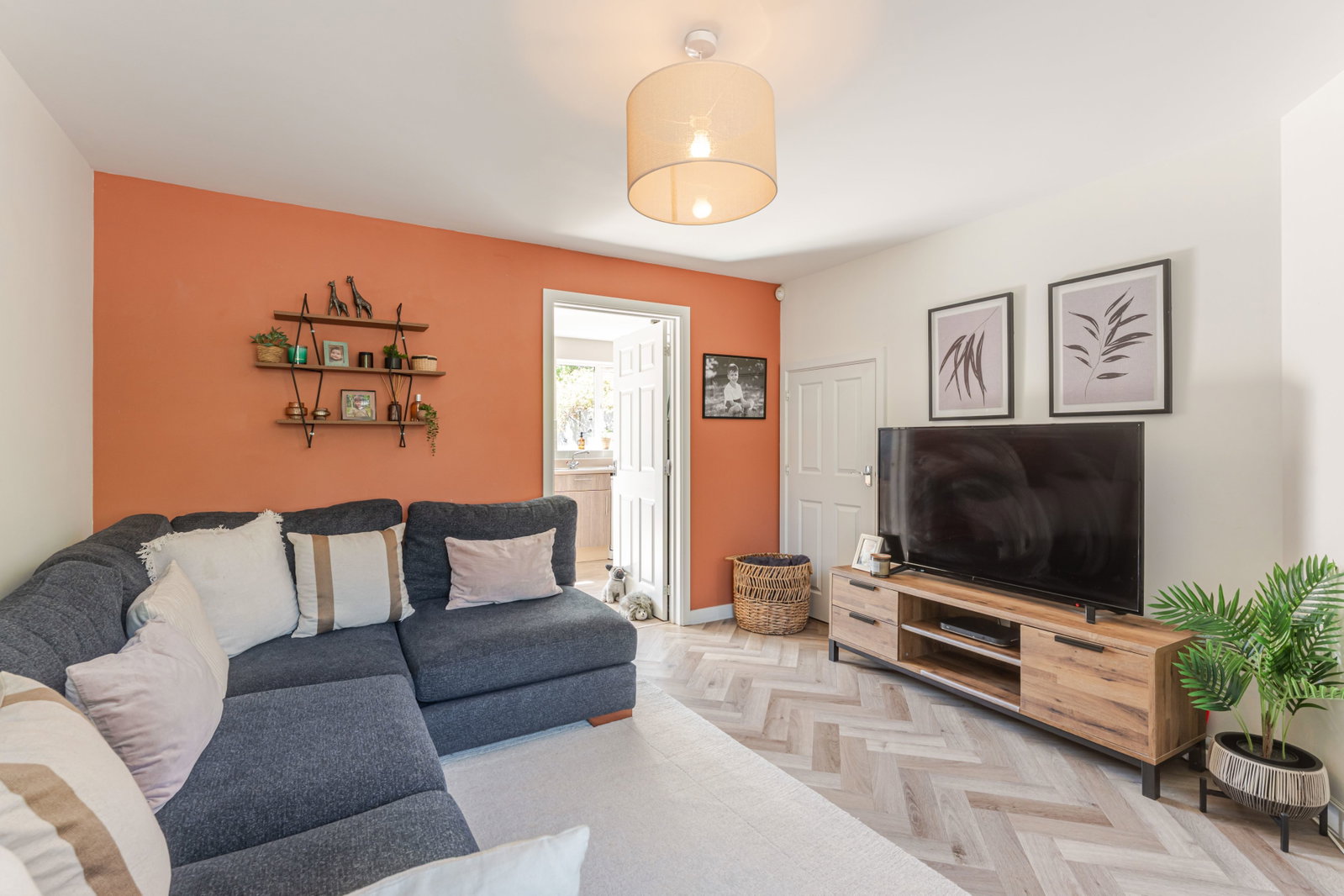 Semi Detached House for sale in Leamington Spa, Butler Close, Whitnash, Leamington Spa, CV31 2DJ