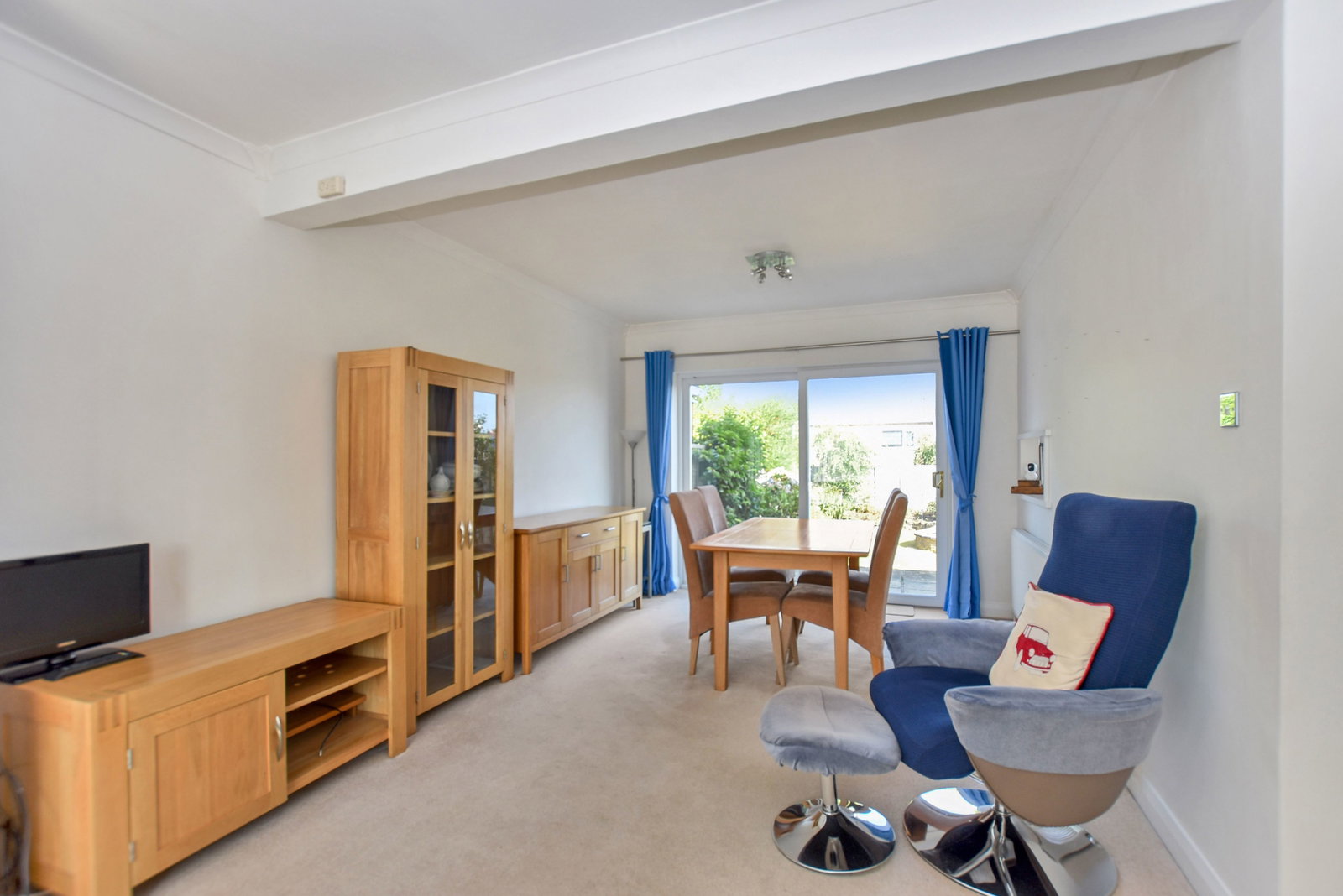Semi Detached House for sale in Wakefield, Pippins Green Avenue, KIRKHAMGATE, Wakefield WF2 0RX, 904 m²