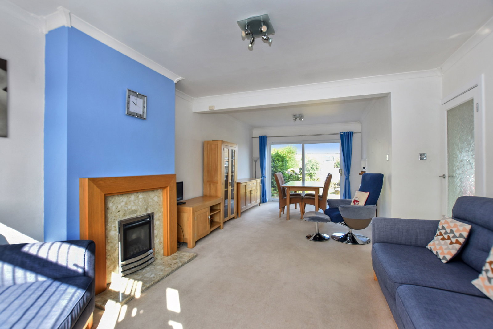 Semi Detached House for sale in Wakefield, Pippins Green Avenue, KIRKHAMGATE, Wakefield WF2 0RX, 904 m²