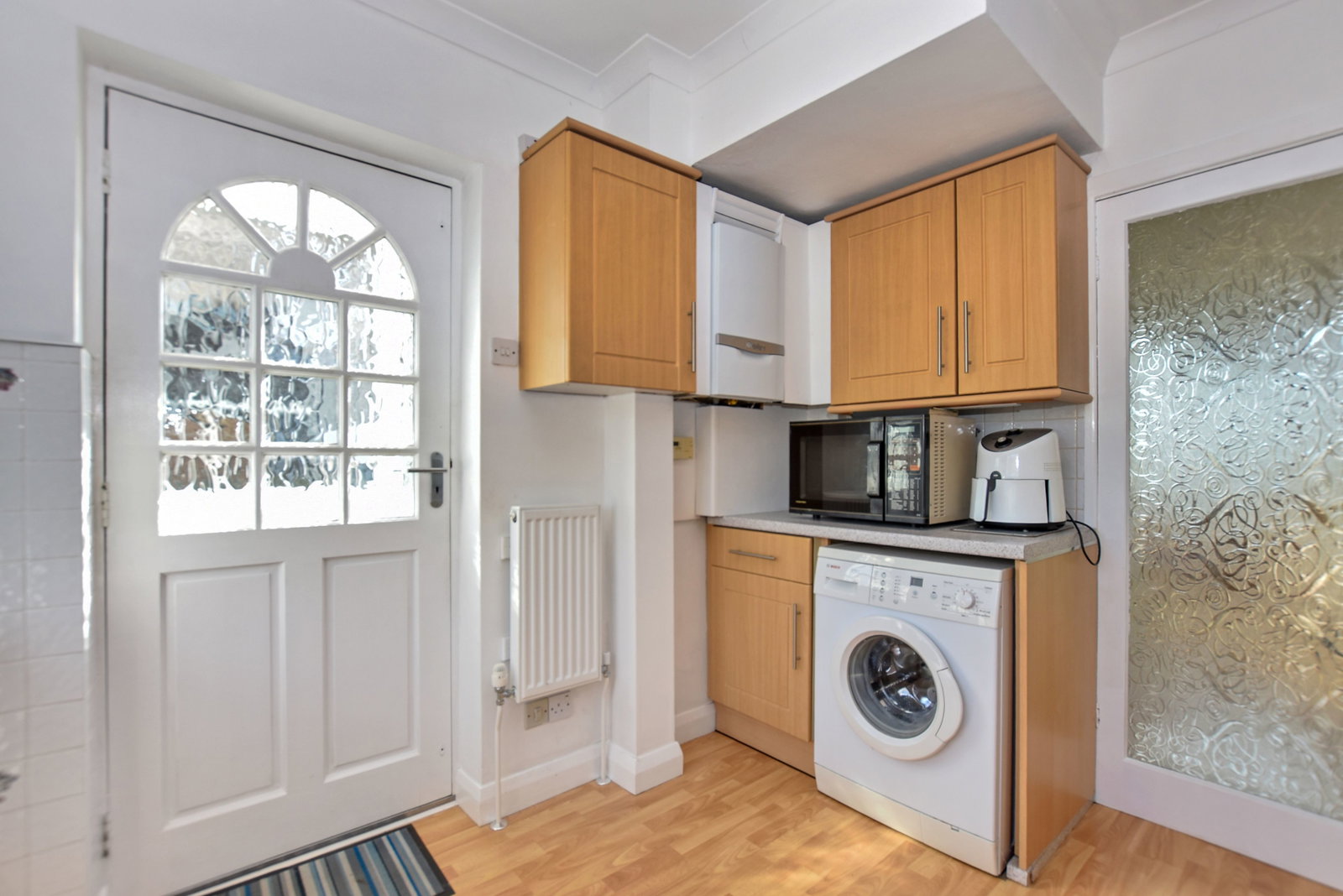 Semi Detached House for sale in Wakefield, Pippins Green Avenue, KIRKHAMGATE, Wakefield WF2 0RX, 904 m²