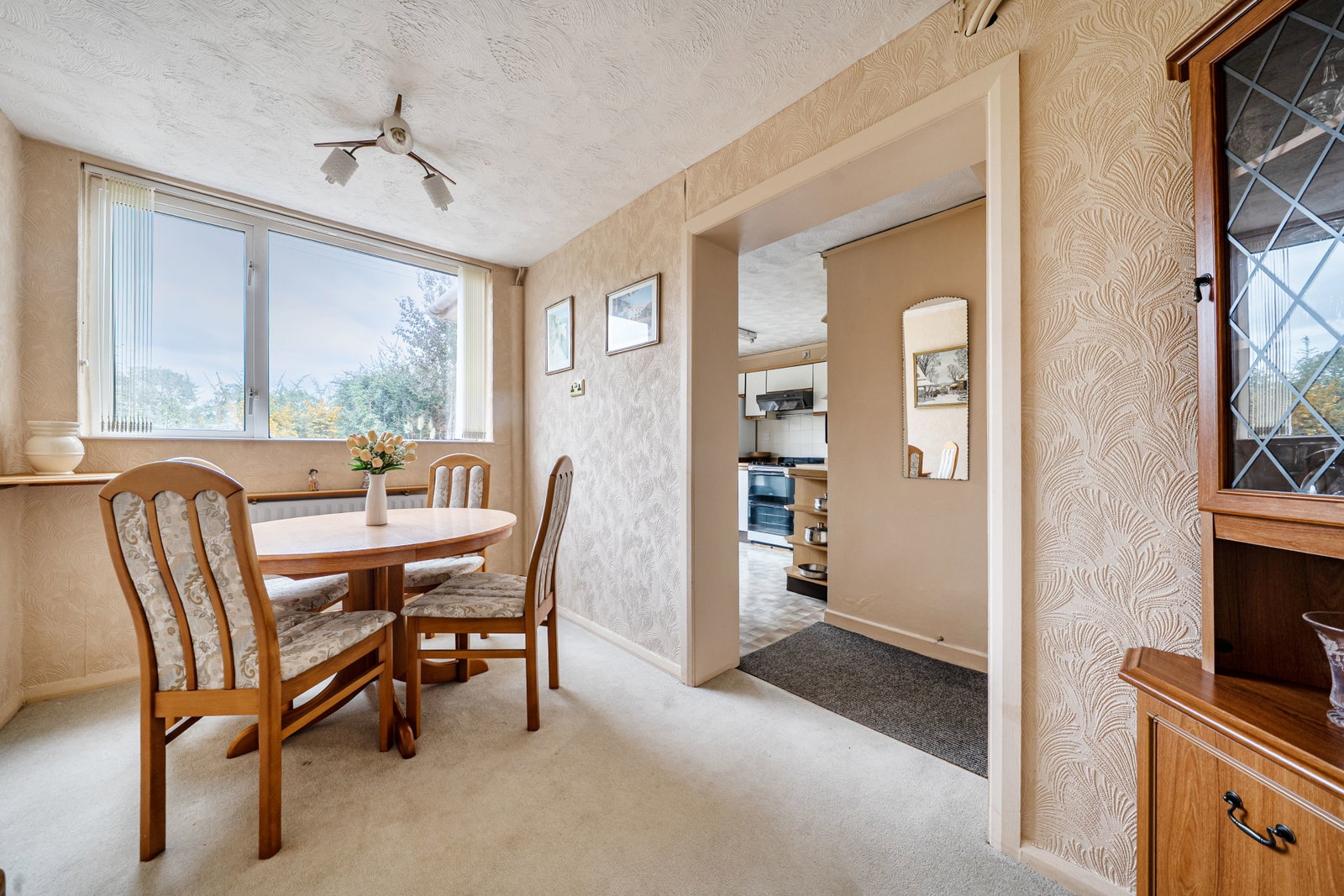 Semi Detached House for sale in Melksham, Newleaze Park, Broughton Gifford, 1110 m²