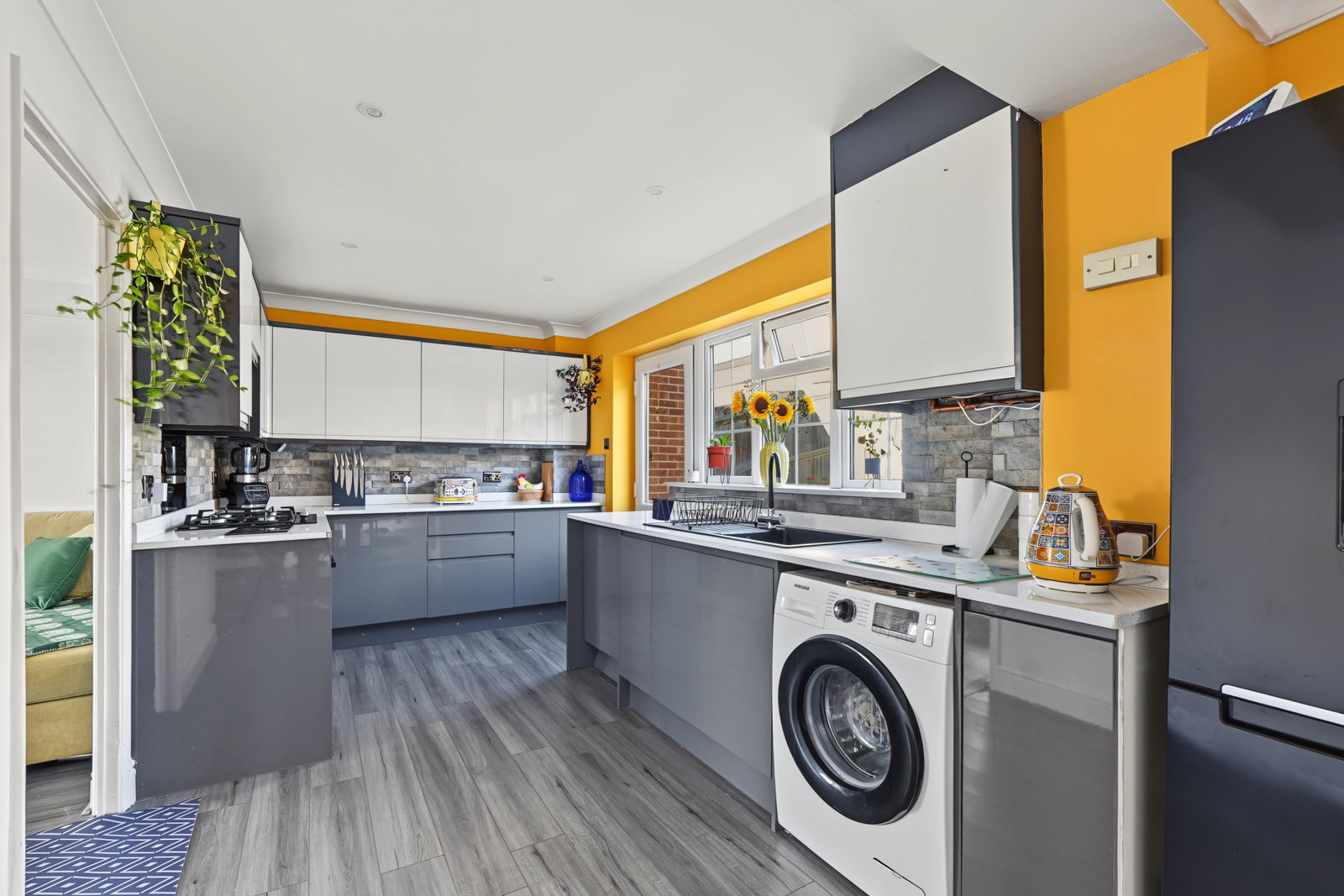End Of Terrace House for sale in Chatham, Christie Close, Walderslade, Chatham, ME5 7NQ, 1261 m²