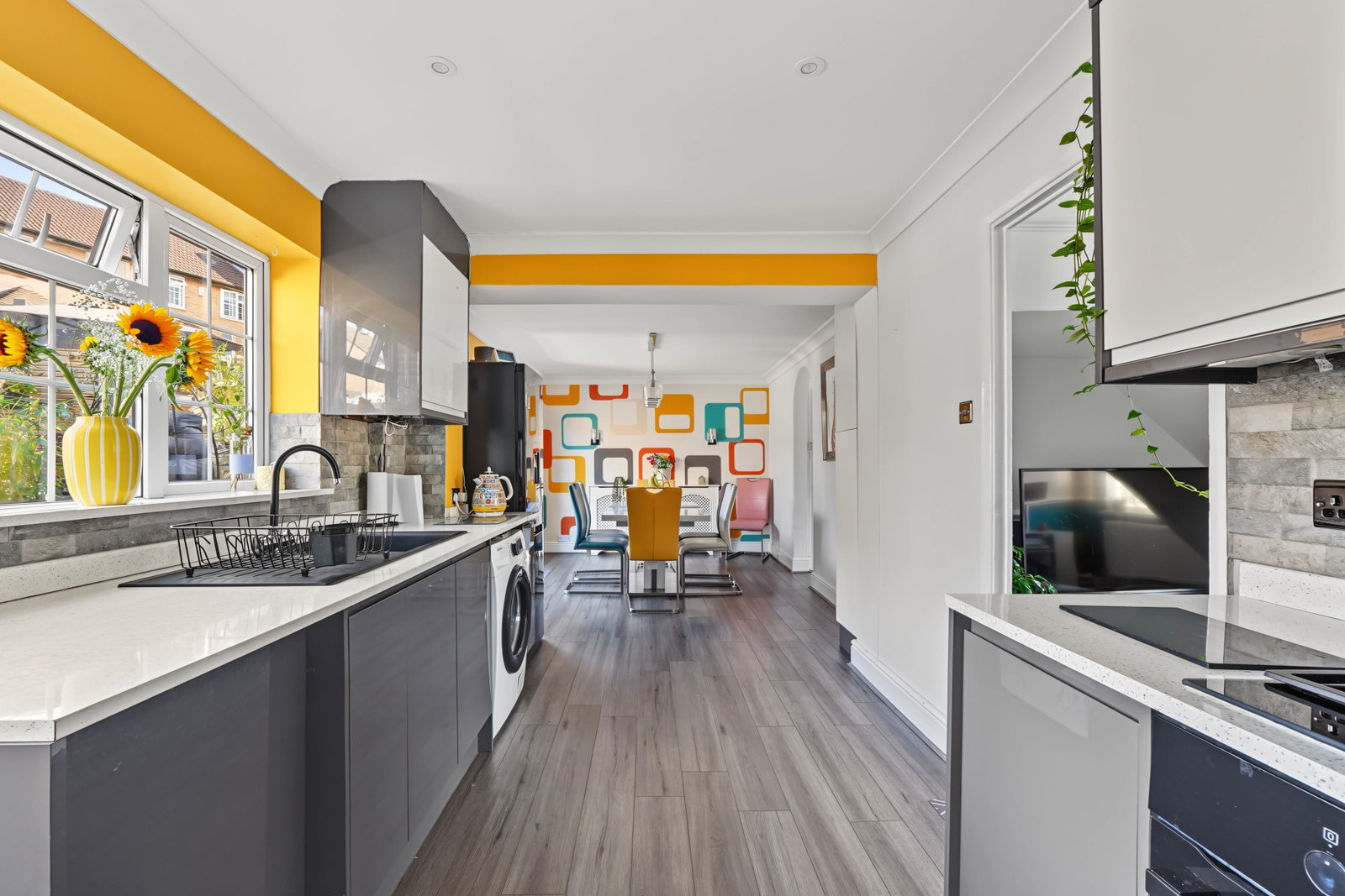 End Of Terrace House for sale in Chatham, Christie Close, Walderslade, Chatham, ME5 7NQ, 1261 m²