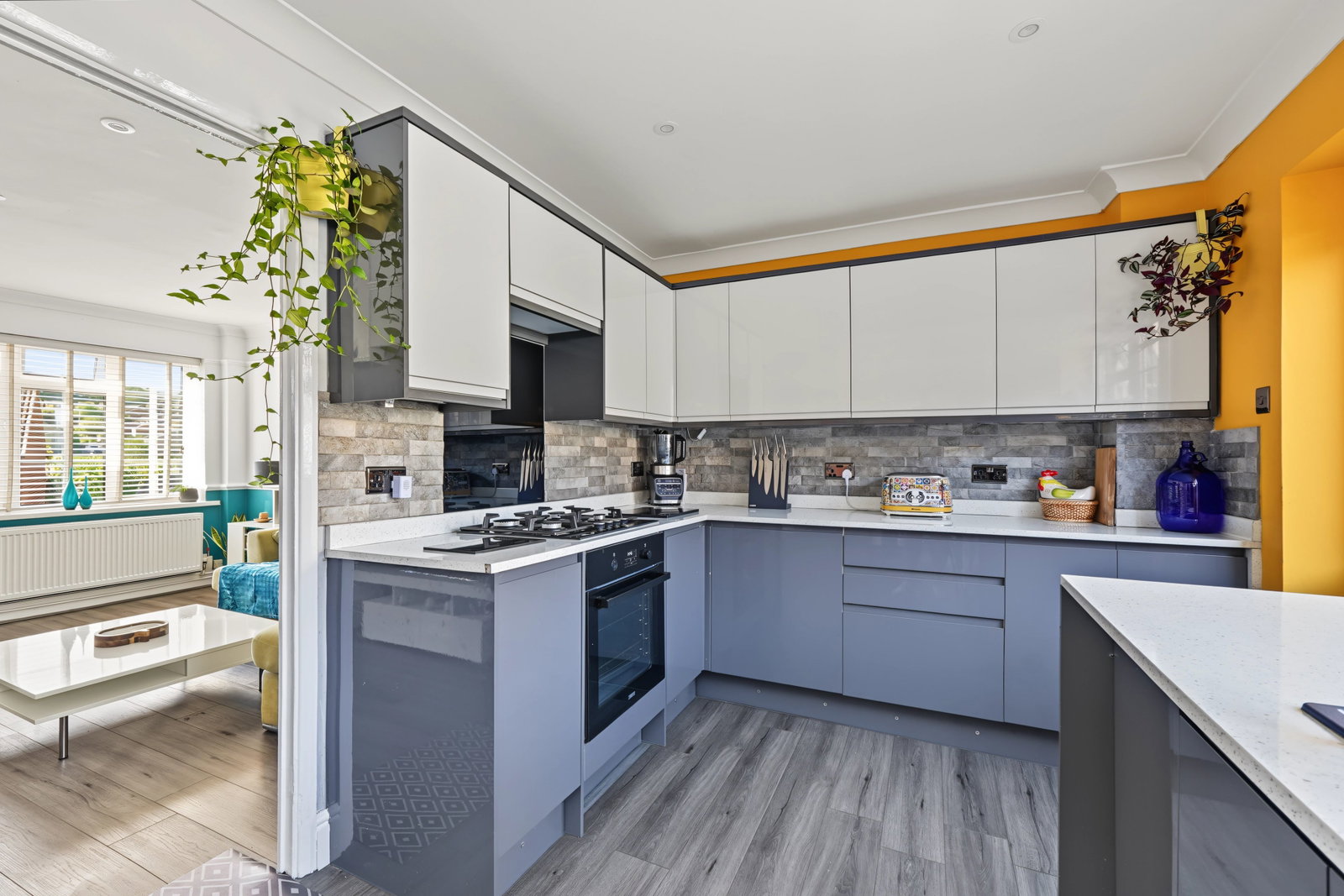 End Of Terrace House for sale in Chatham, Christie Close, Walderslade, Chatham, ME5 7NQ, 1261 m²
