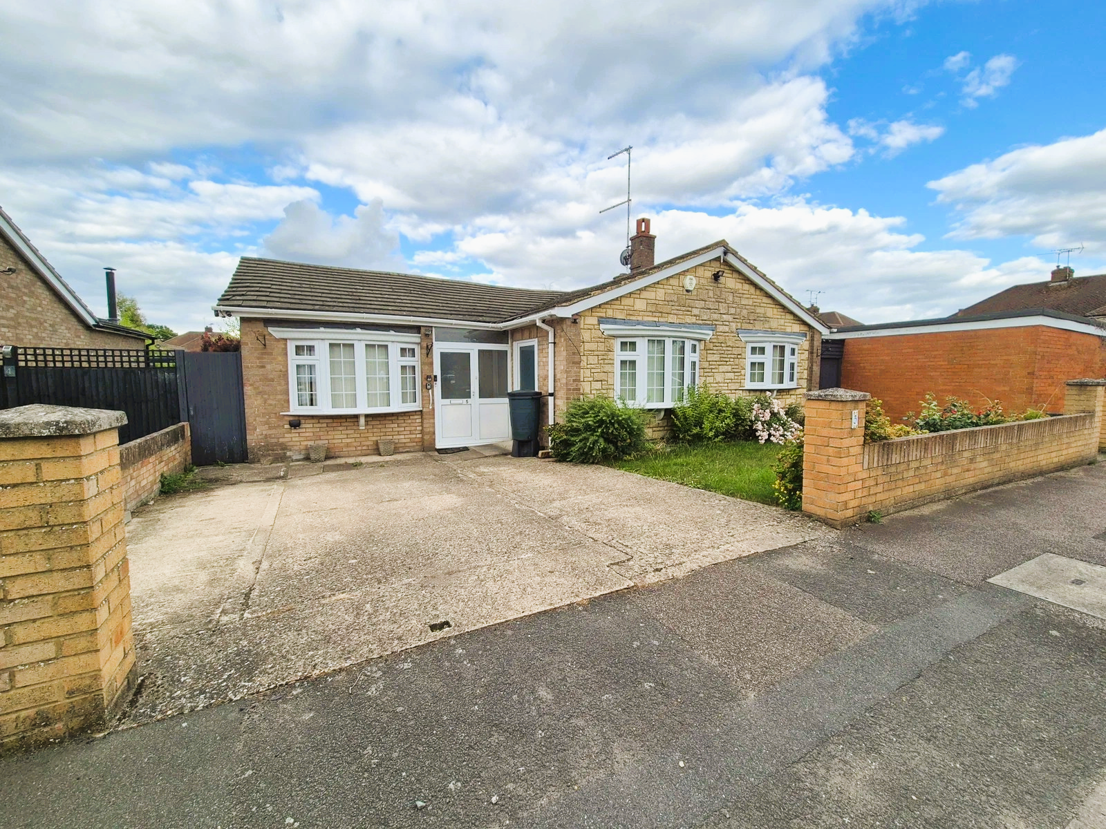 Bungalow in Dunstable