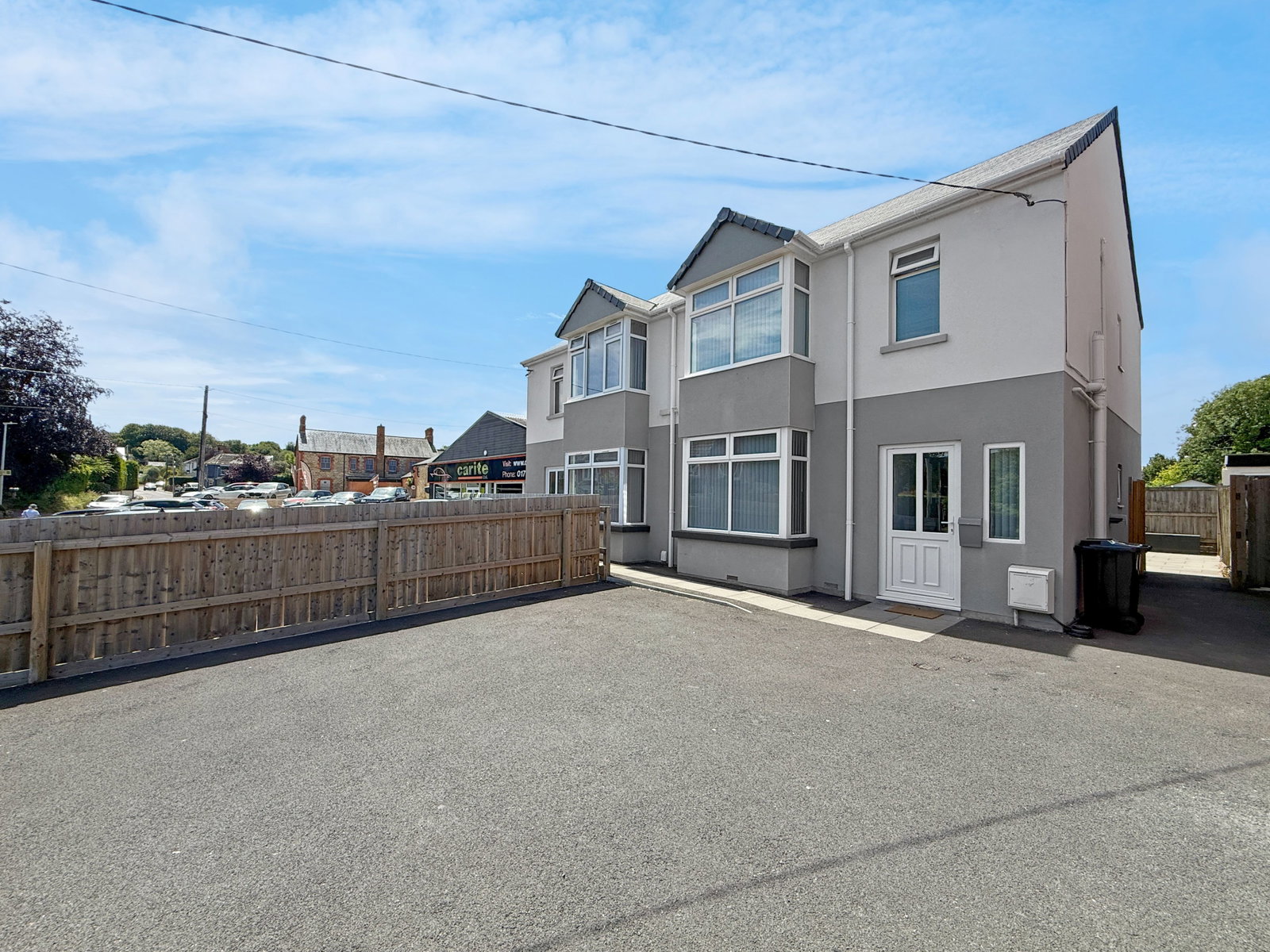 Semi Detached House in Swindon