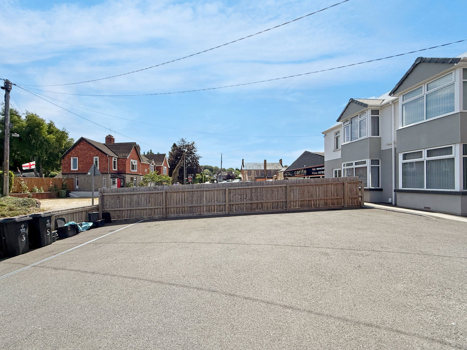 Semi Detached House in Swindon