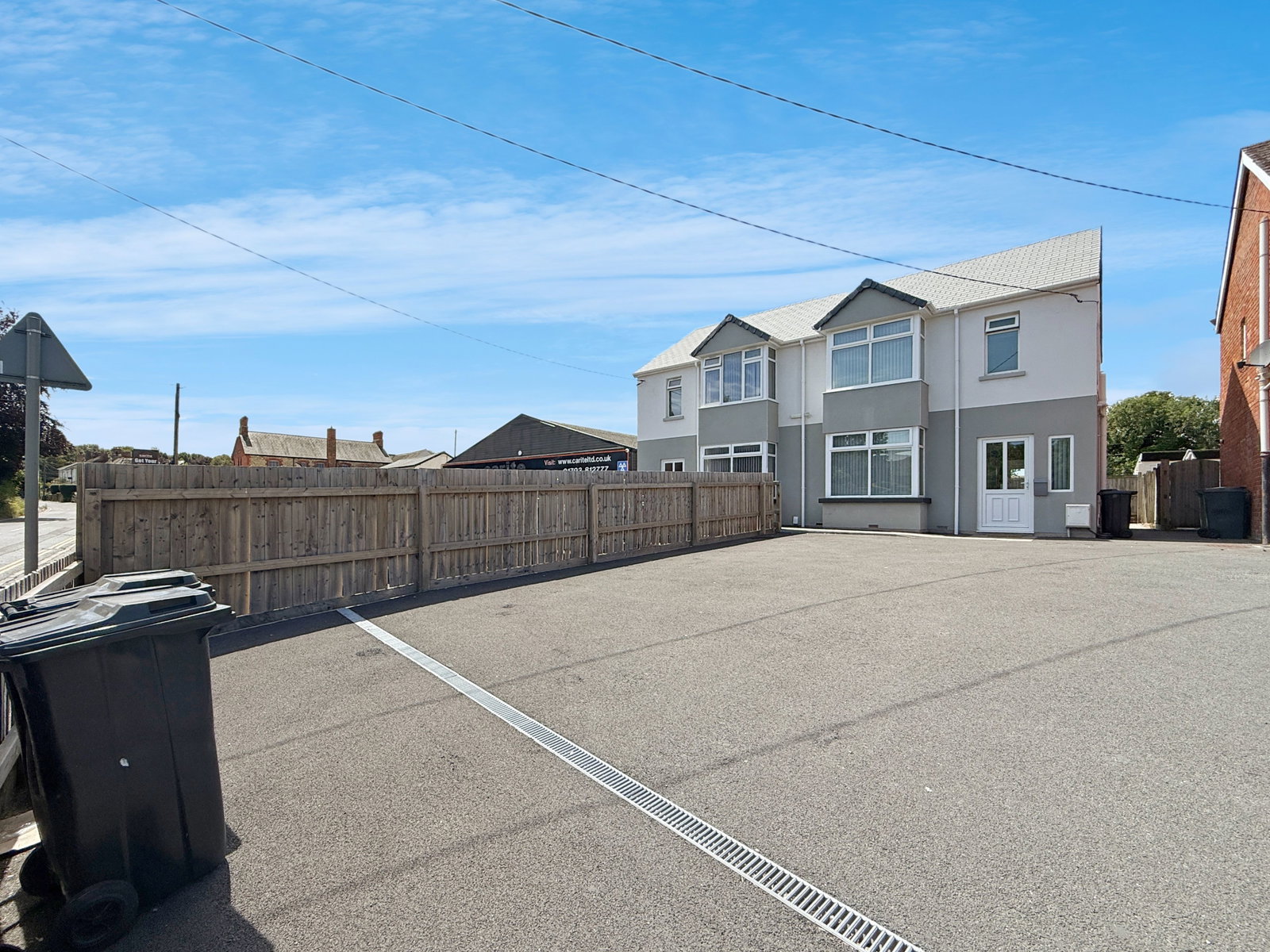 Semi Detached House in Swindon