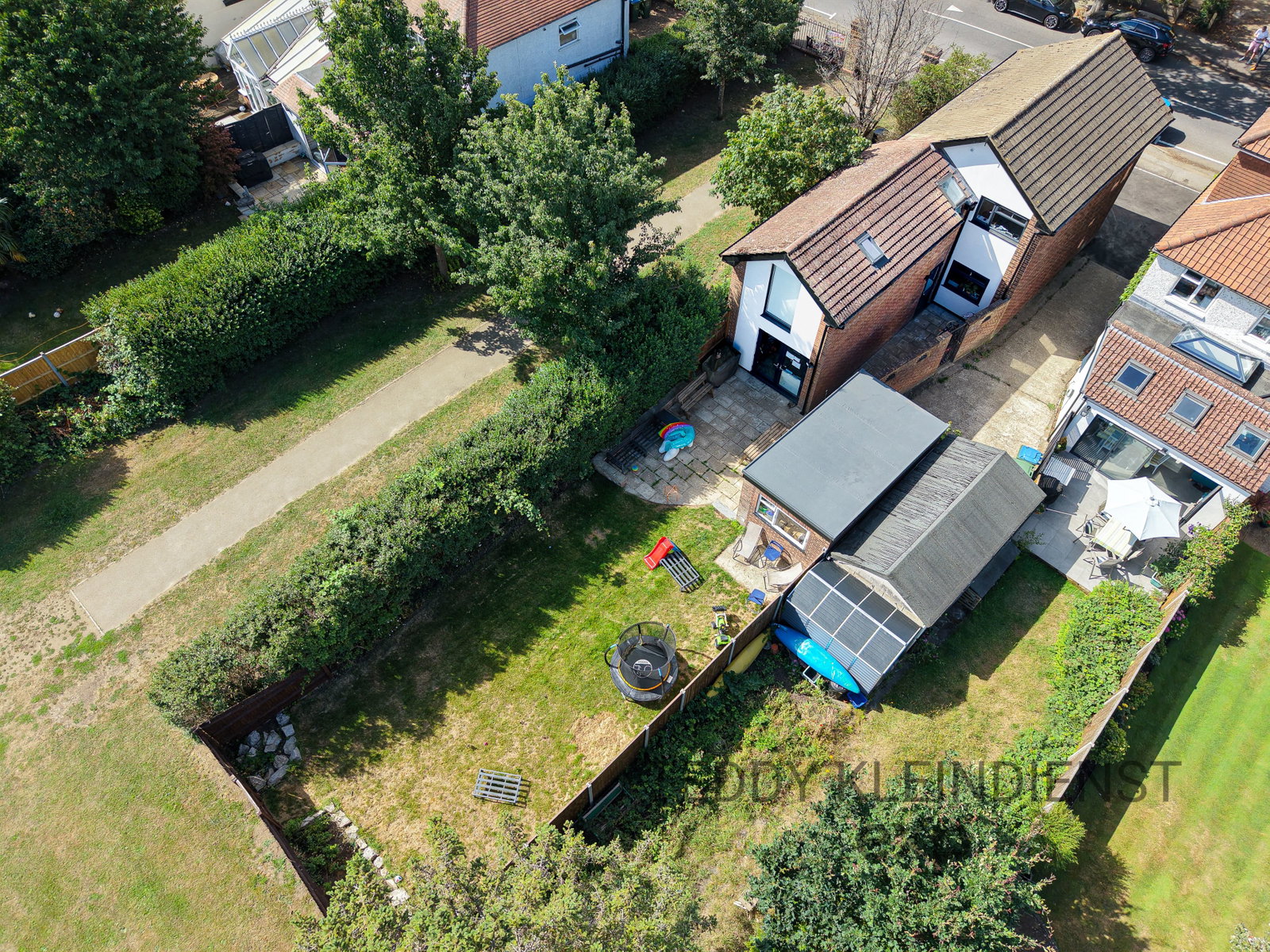 Detached House in Thames Ditton 2