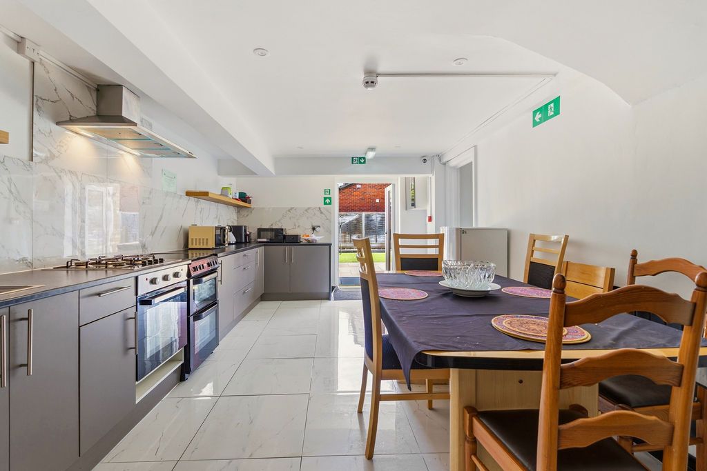 Detached House in Croydon