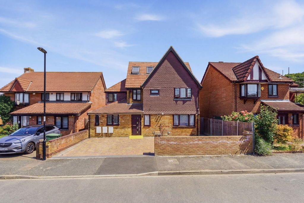 Detached House in Croydon