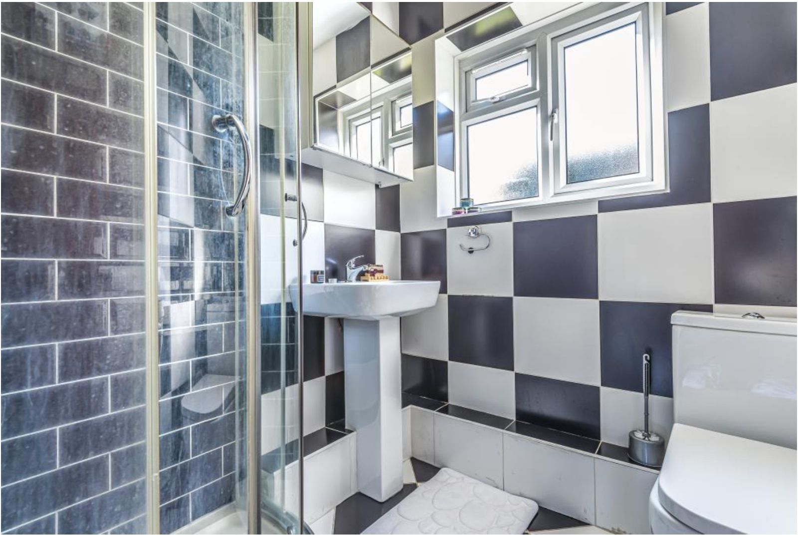 Flat for sale in London, Bounds Green Road, London, N22 8DF, 418 m²
