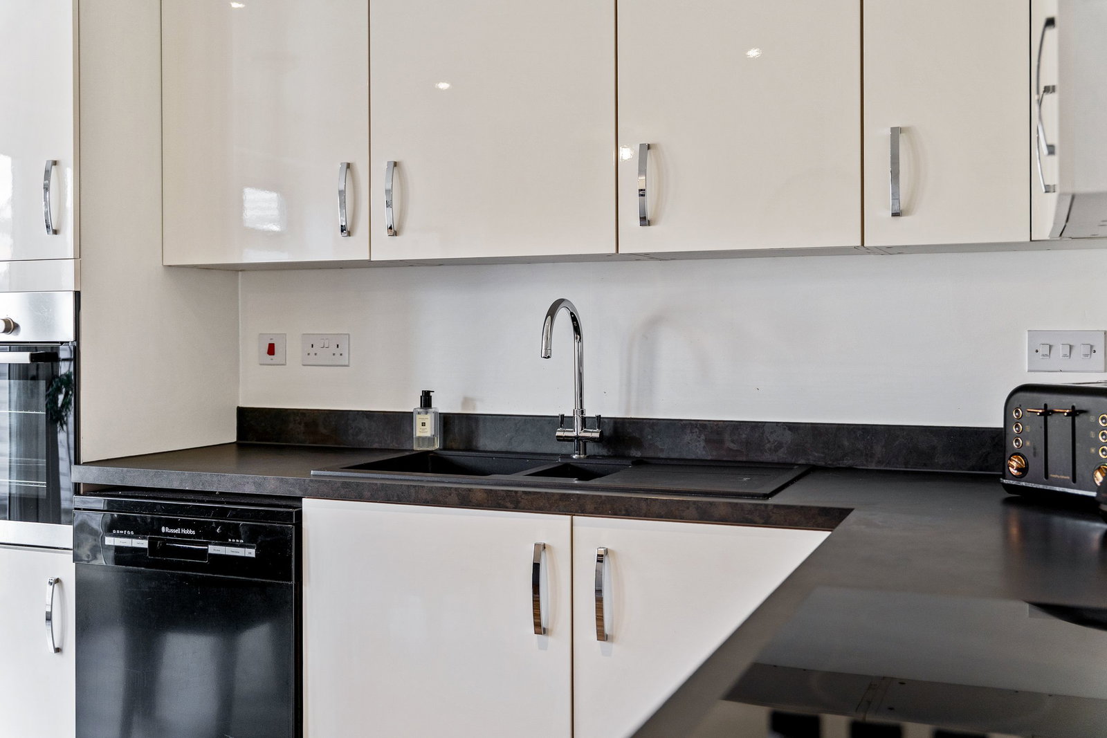 Terraced House for sale in Manchester, Bullbridge View, Worsley, Manchester, M28 3YB