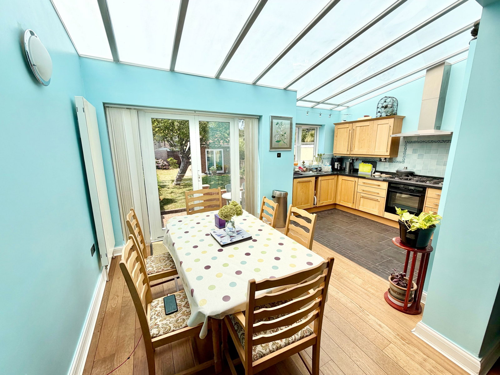 Semi Detached House for sale in London, Grove Crescent, London, NW9 0LP