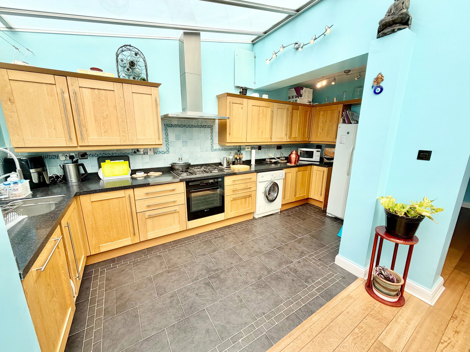 Semi Detached House for sale in London, Grove Crescent, London, NW9 0LP