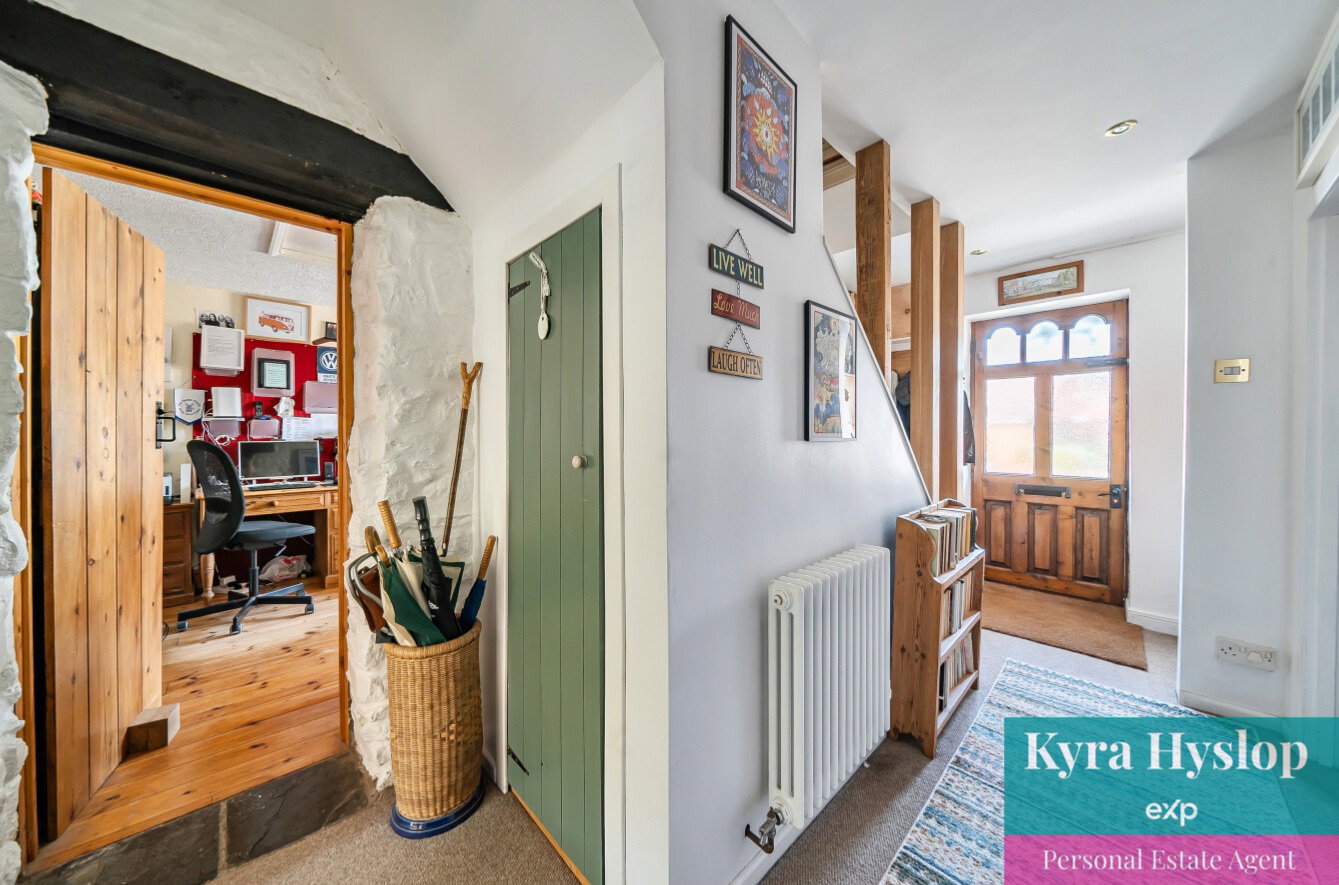 Semi Detached House in Exeter