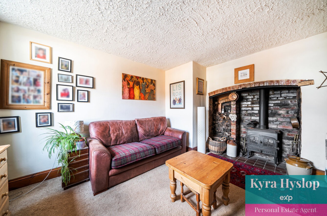 Semi Detached House in Exeter